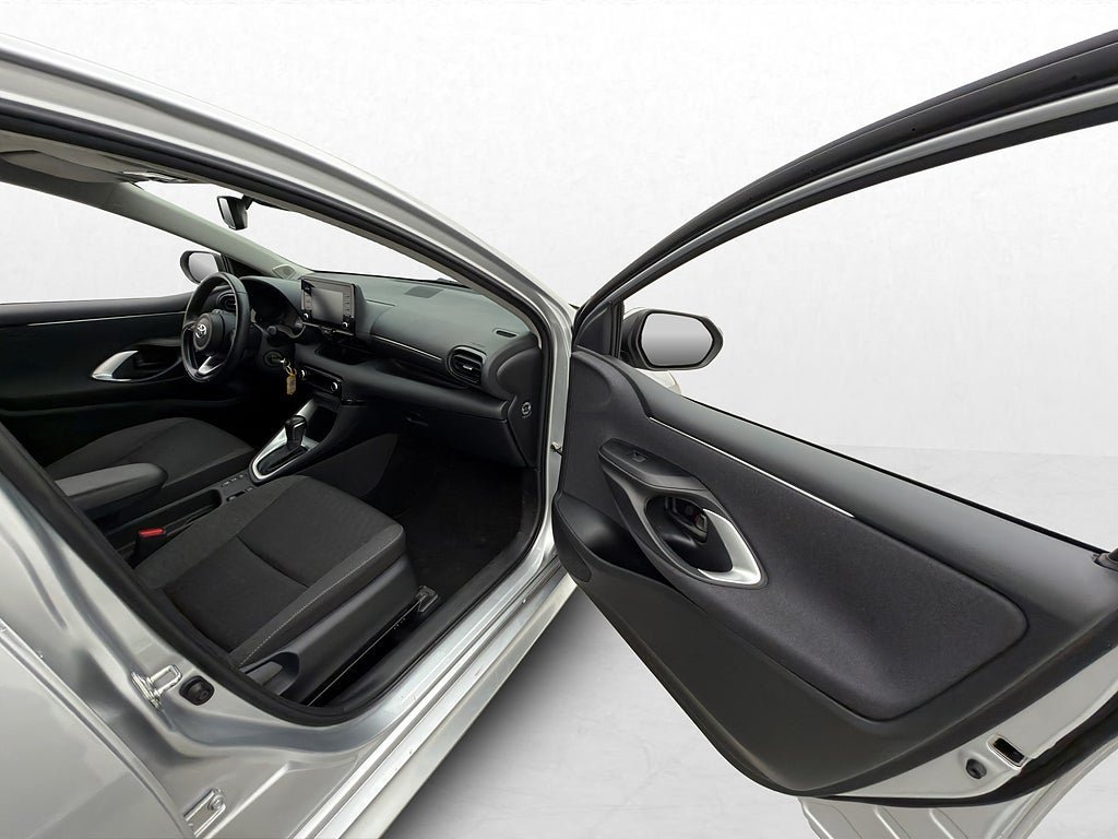 Vehicle Image 12