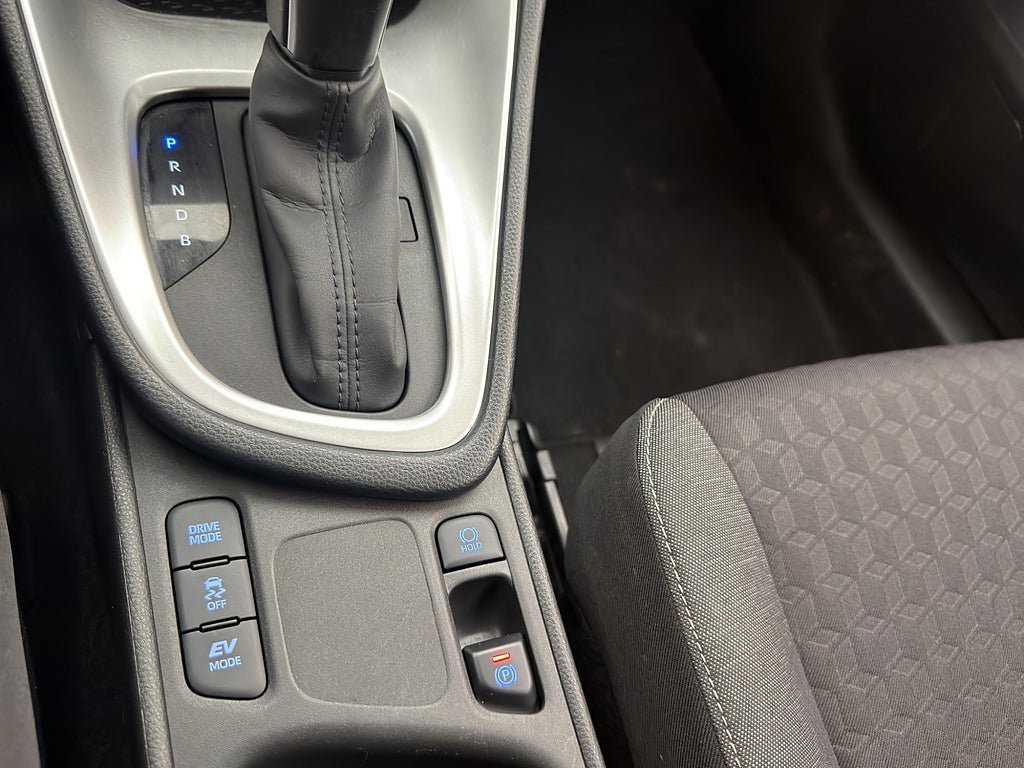 Vehicle Image 25