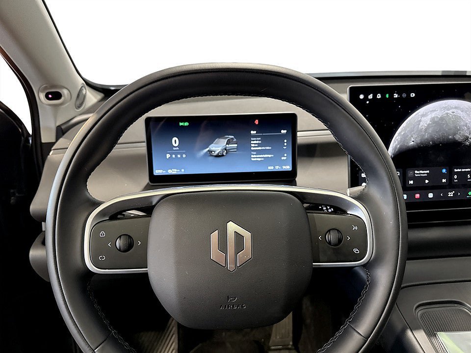 Vehicle Image 11