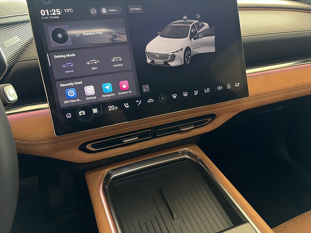 Vehicle Image 8