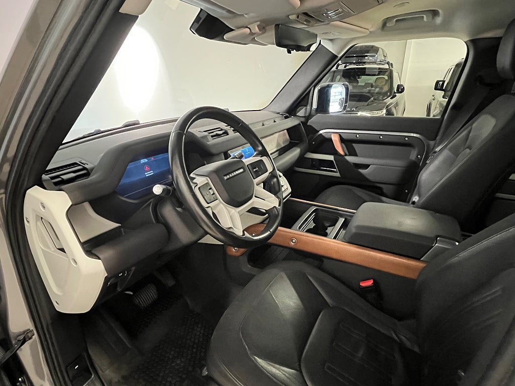 Vehicle Image 8