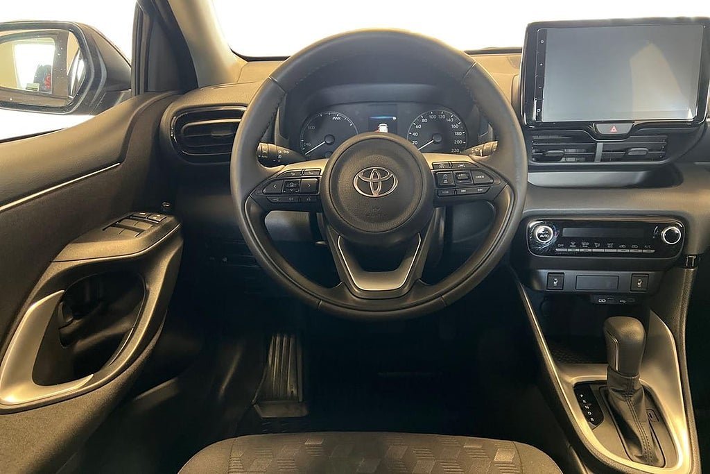 Vehicle Image 11