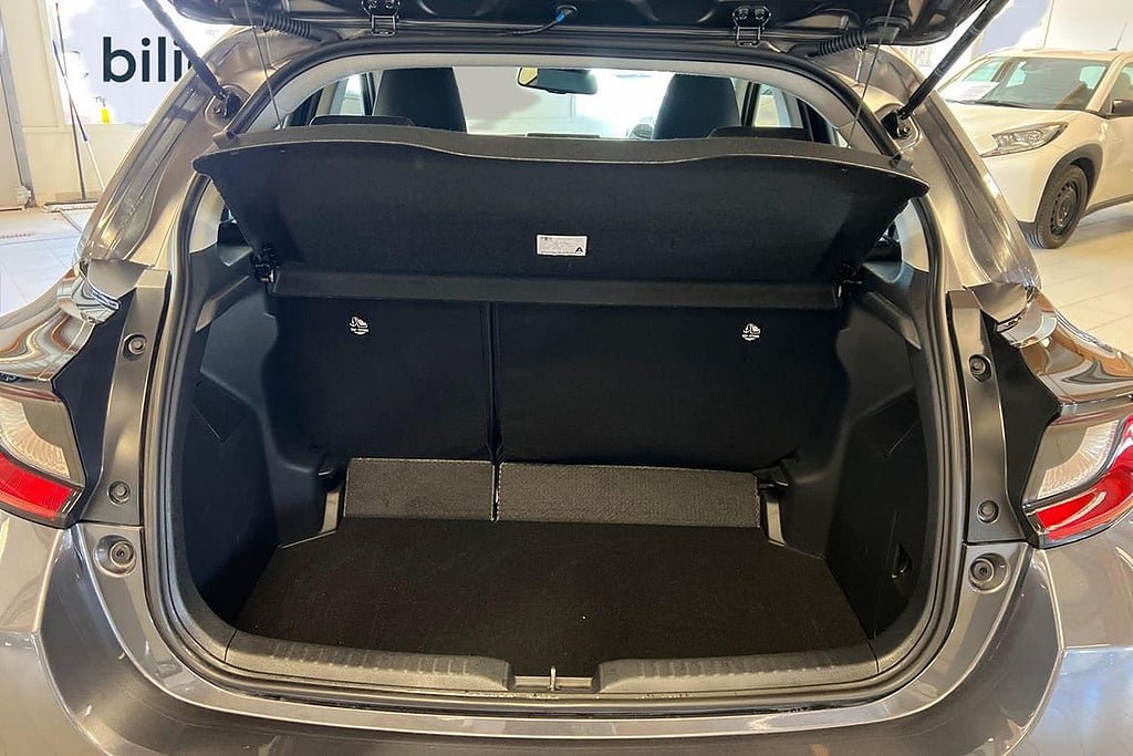 Vehicle Image 12