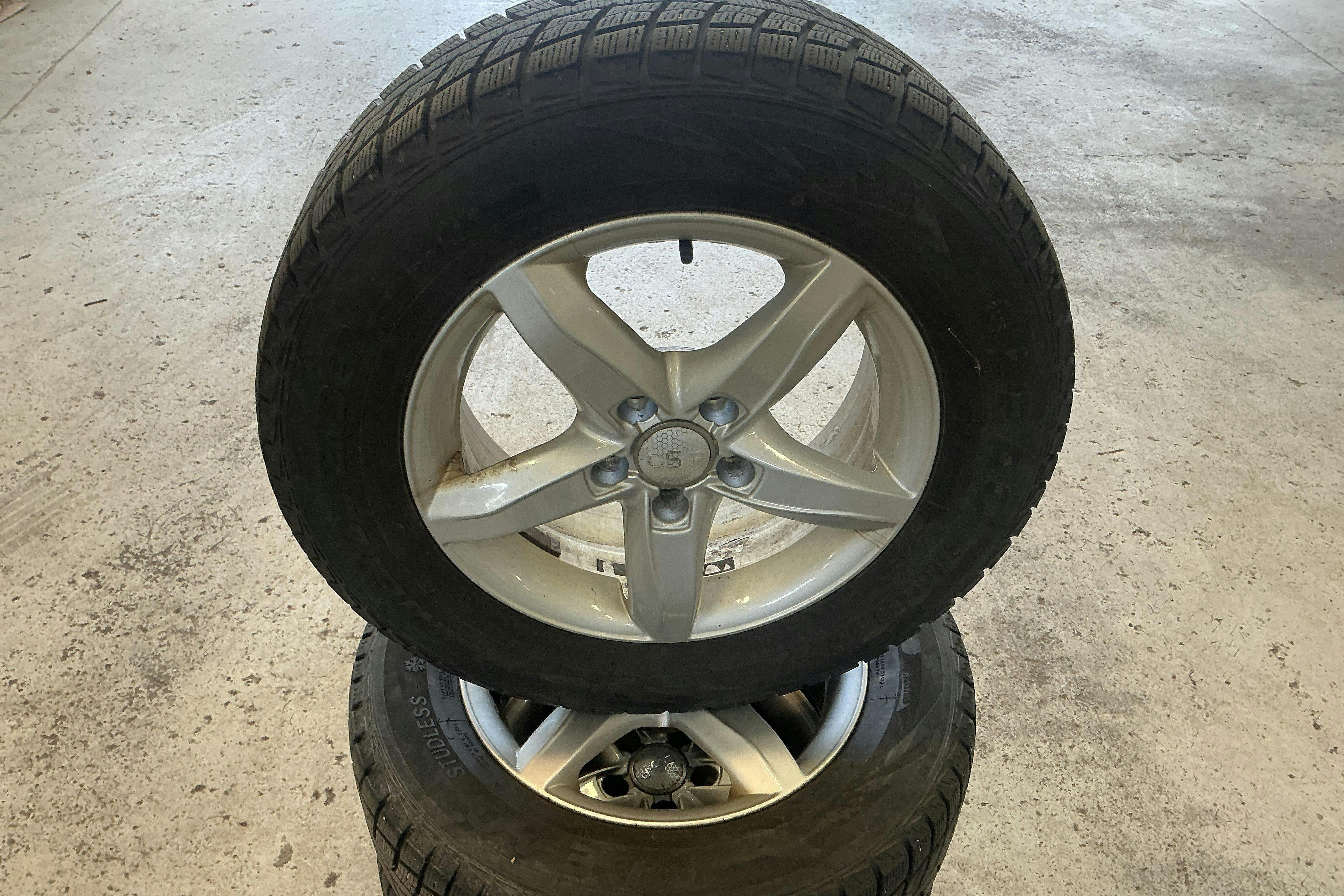 Vehicle Image 13