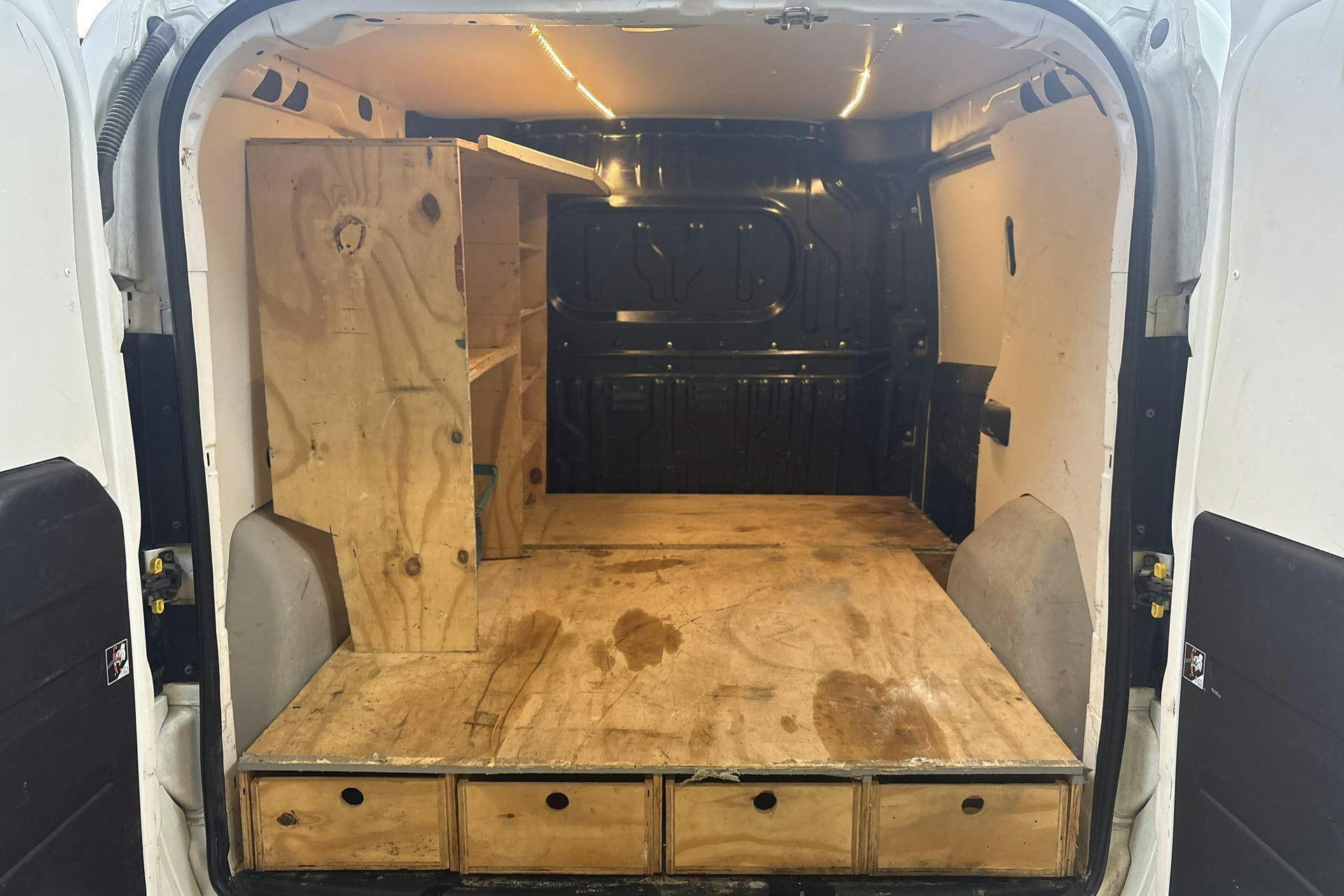 Vehicle Image 9