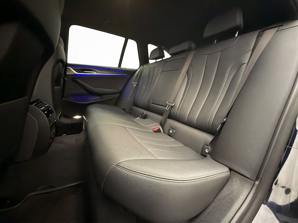 Vehicle Image 32