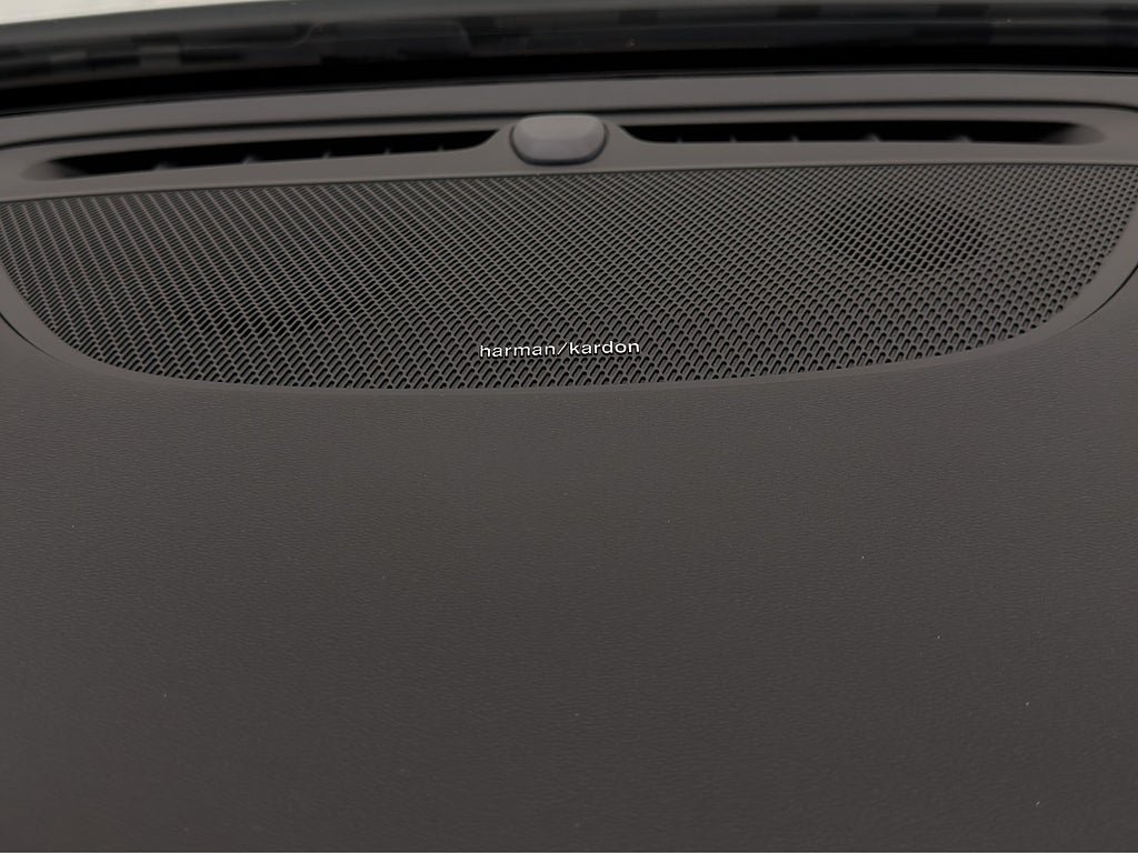 Vehicle Image 24