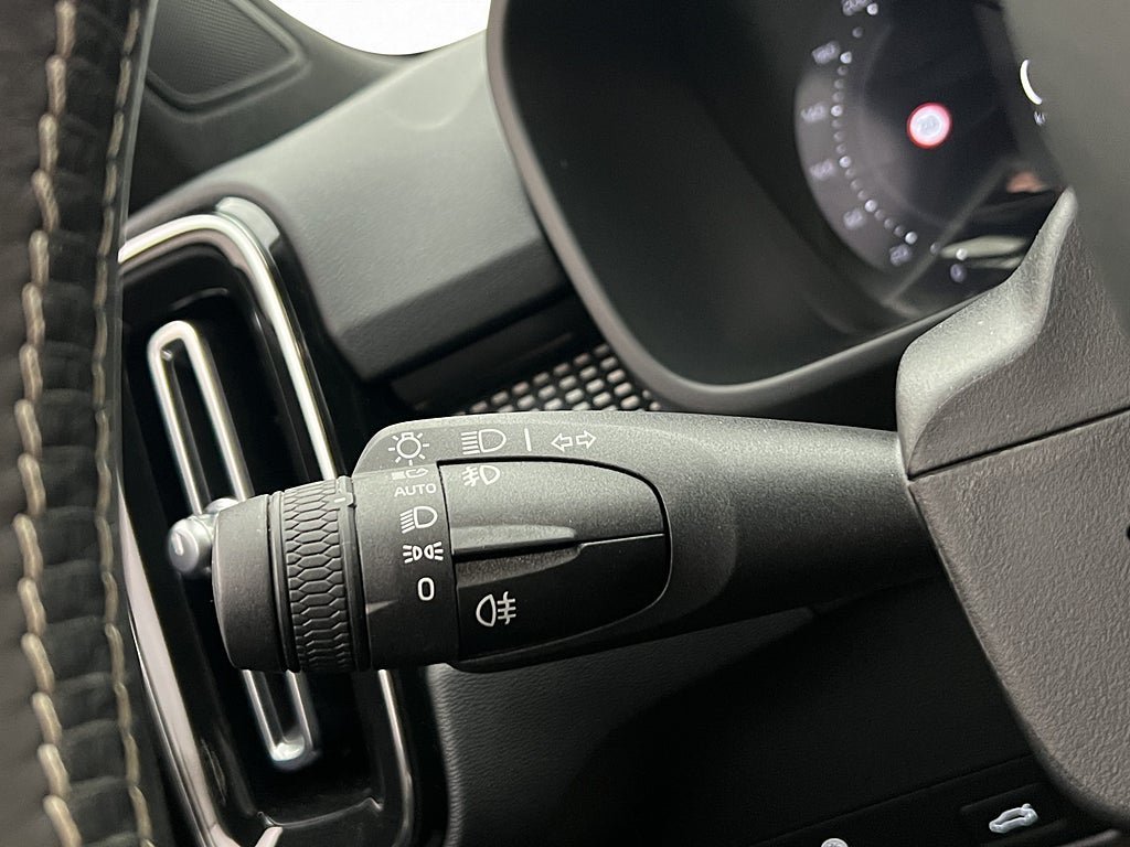 Vehicle Image 28