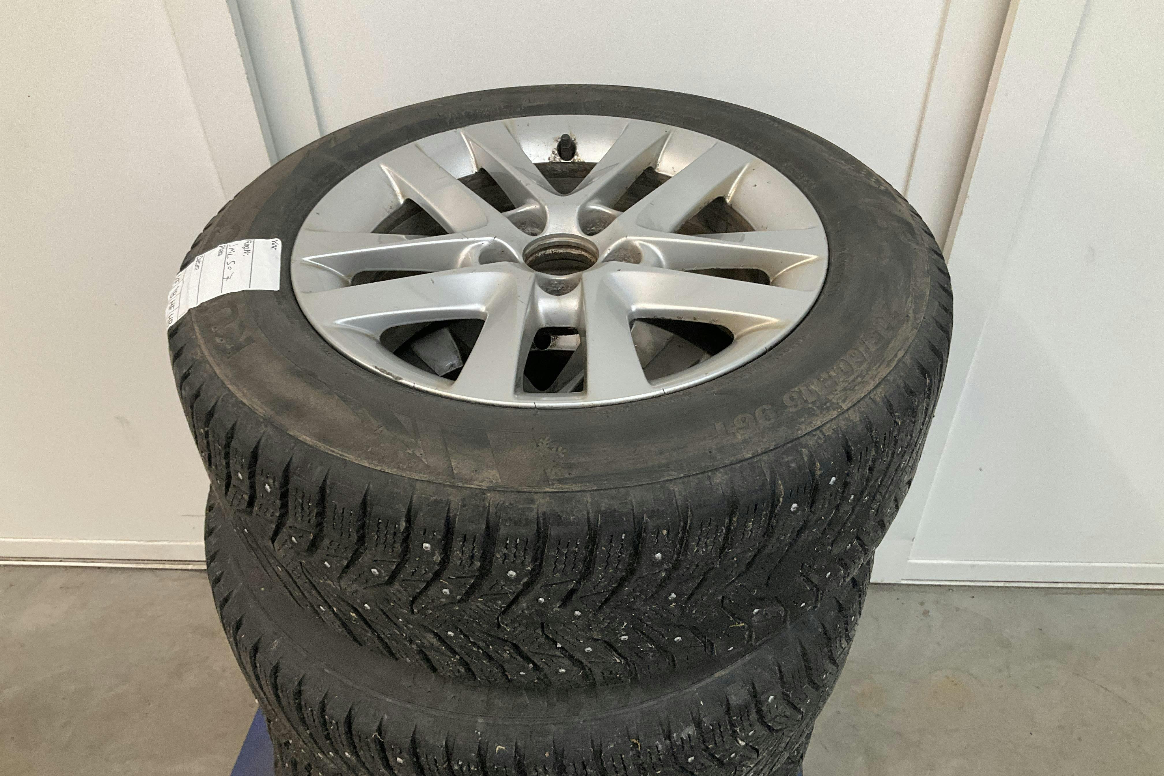 Vehicle Image 12