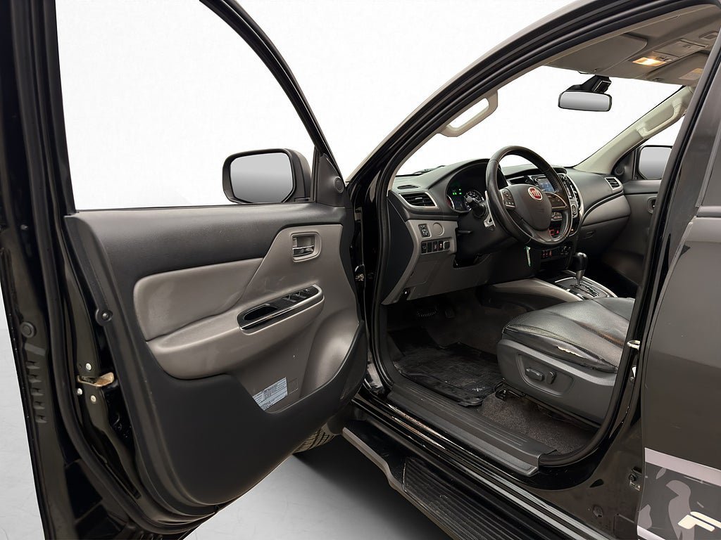 Vehicle Image 14