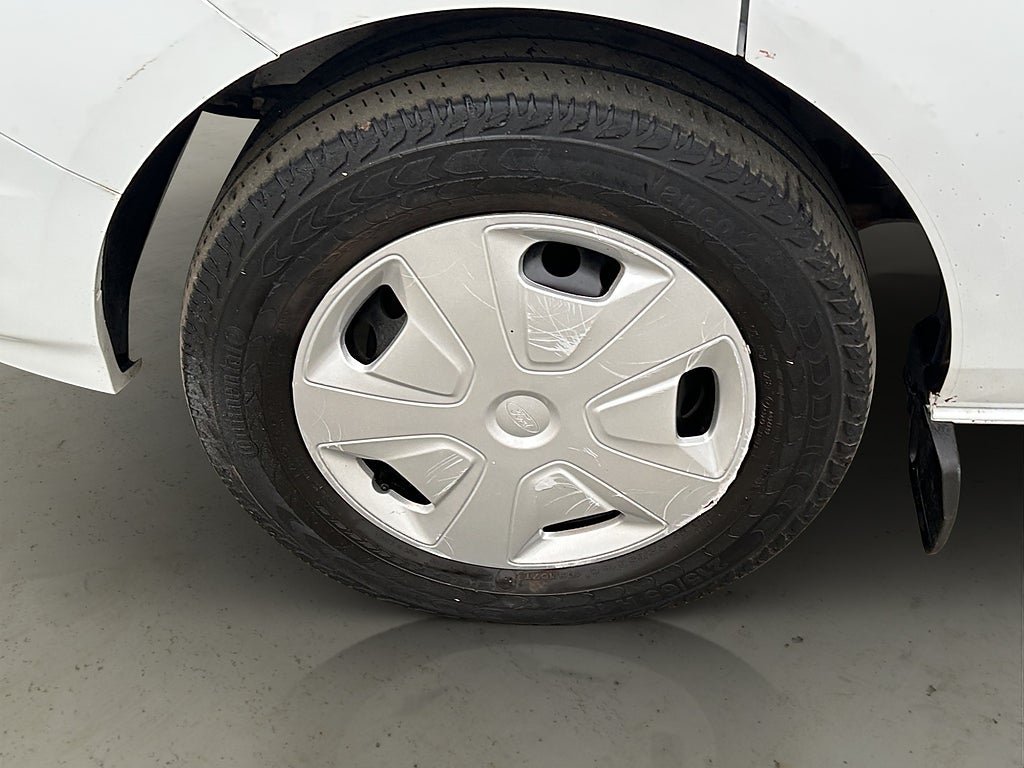 Vehicle Image 25