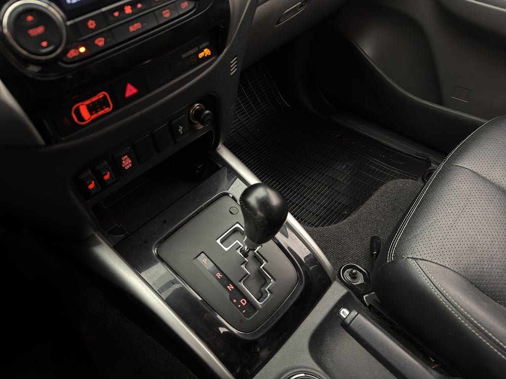 Vehicle Image 25