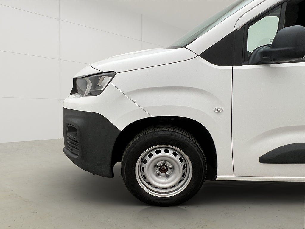Vehicle Image 24