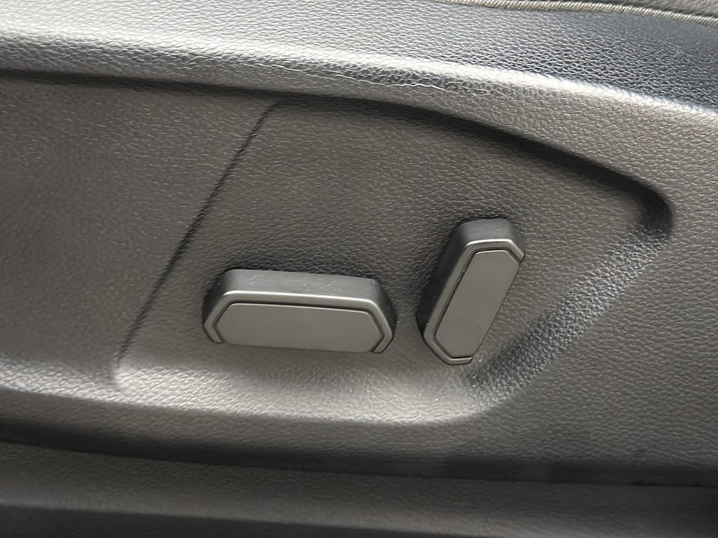 Vehicle Image 33