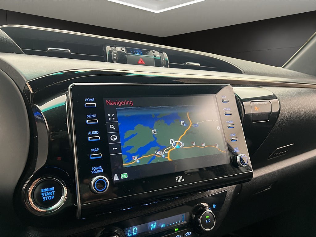 Vehicle Image 25