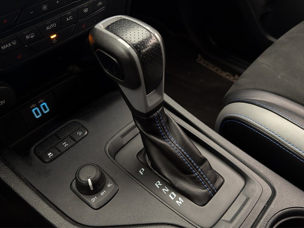 Vehicle Image 25