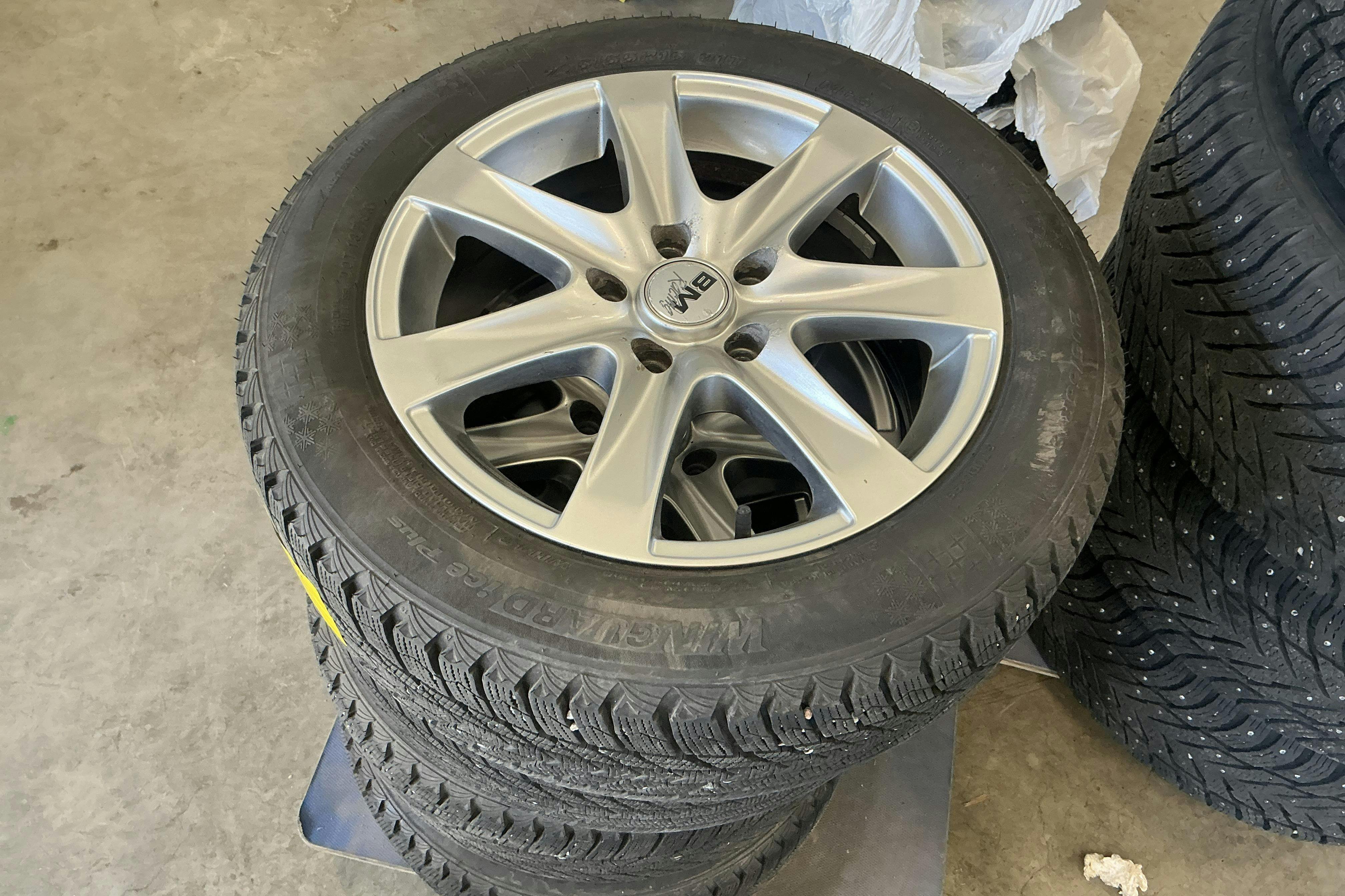 Vehicle Image 12