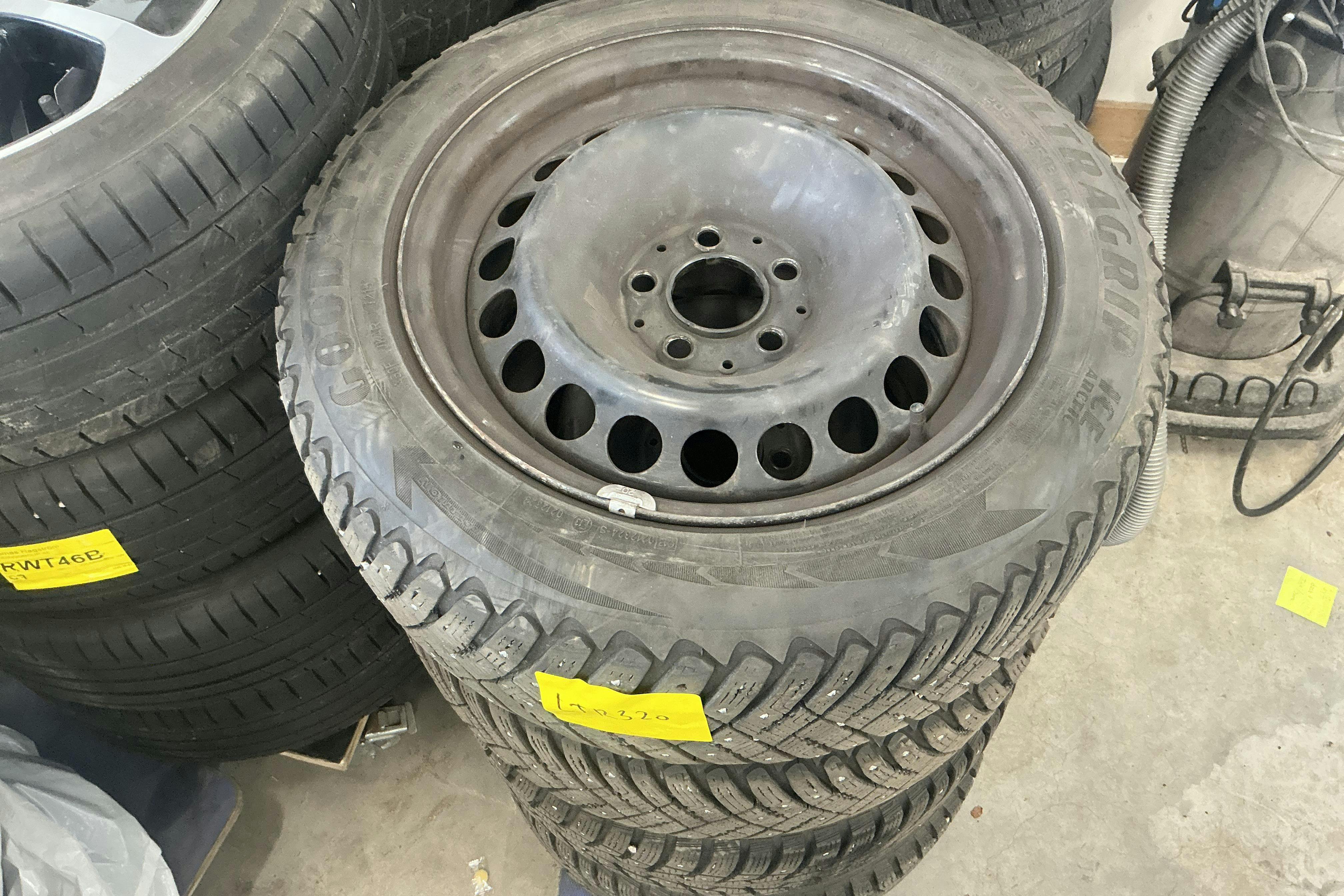 Vehicle Image 13