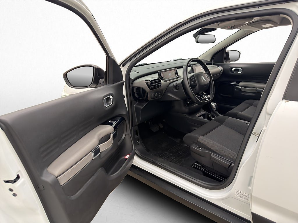 Vehicle Image 10