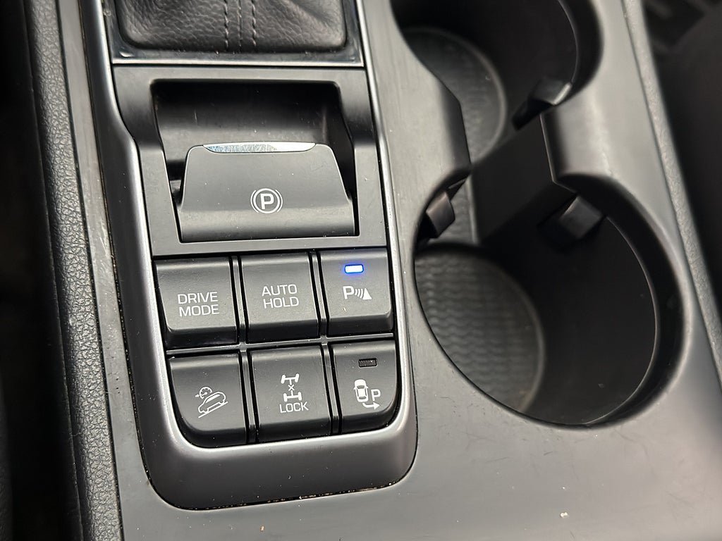 Vehicle Image 25