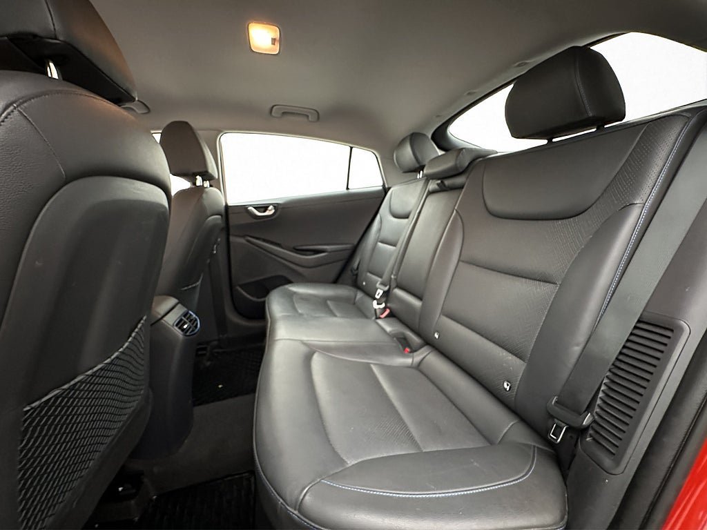 Vehicle Image 30
