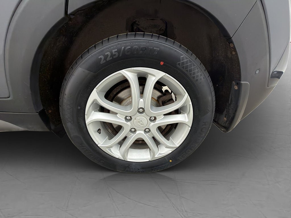 Vehicle Image 32