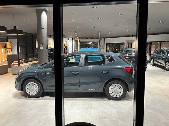 Vehicle Image 6