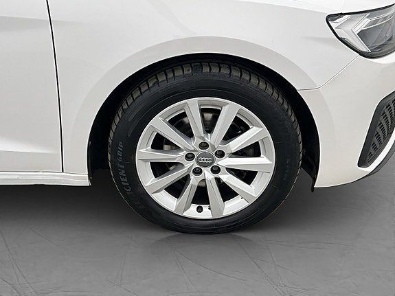Vehicle Image 25