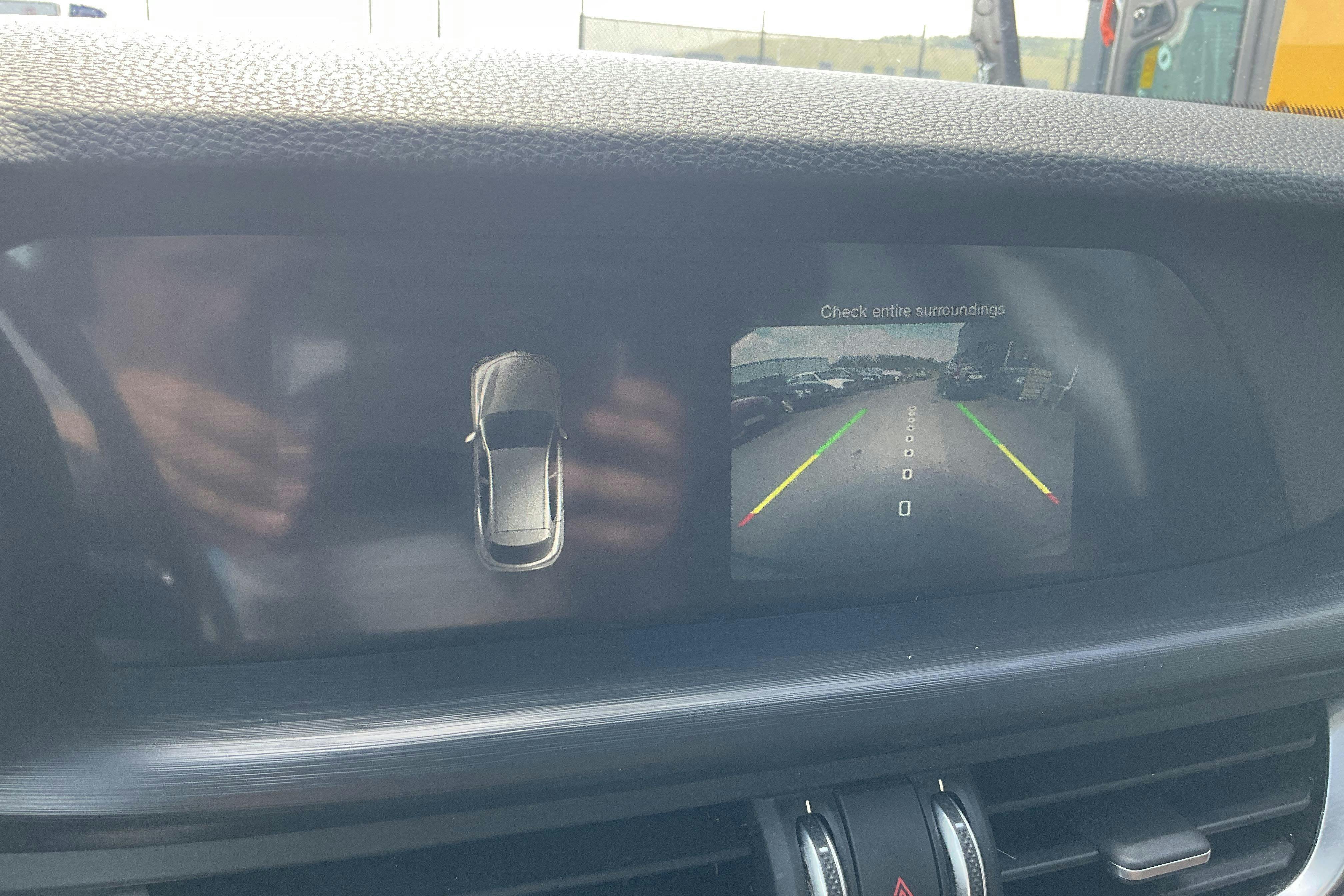 Vehicle Image 12