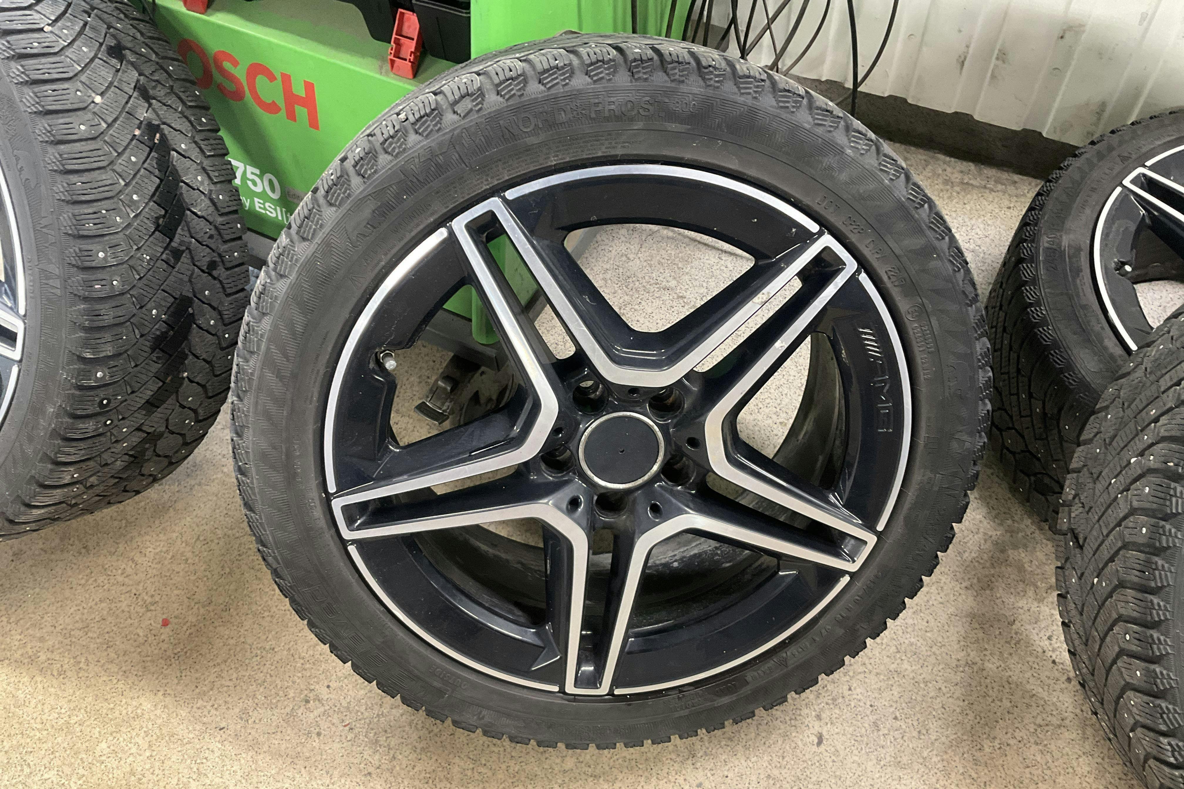 Vehicle Image 16