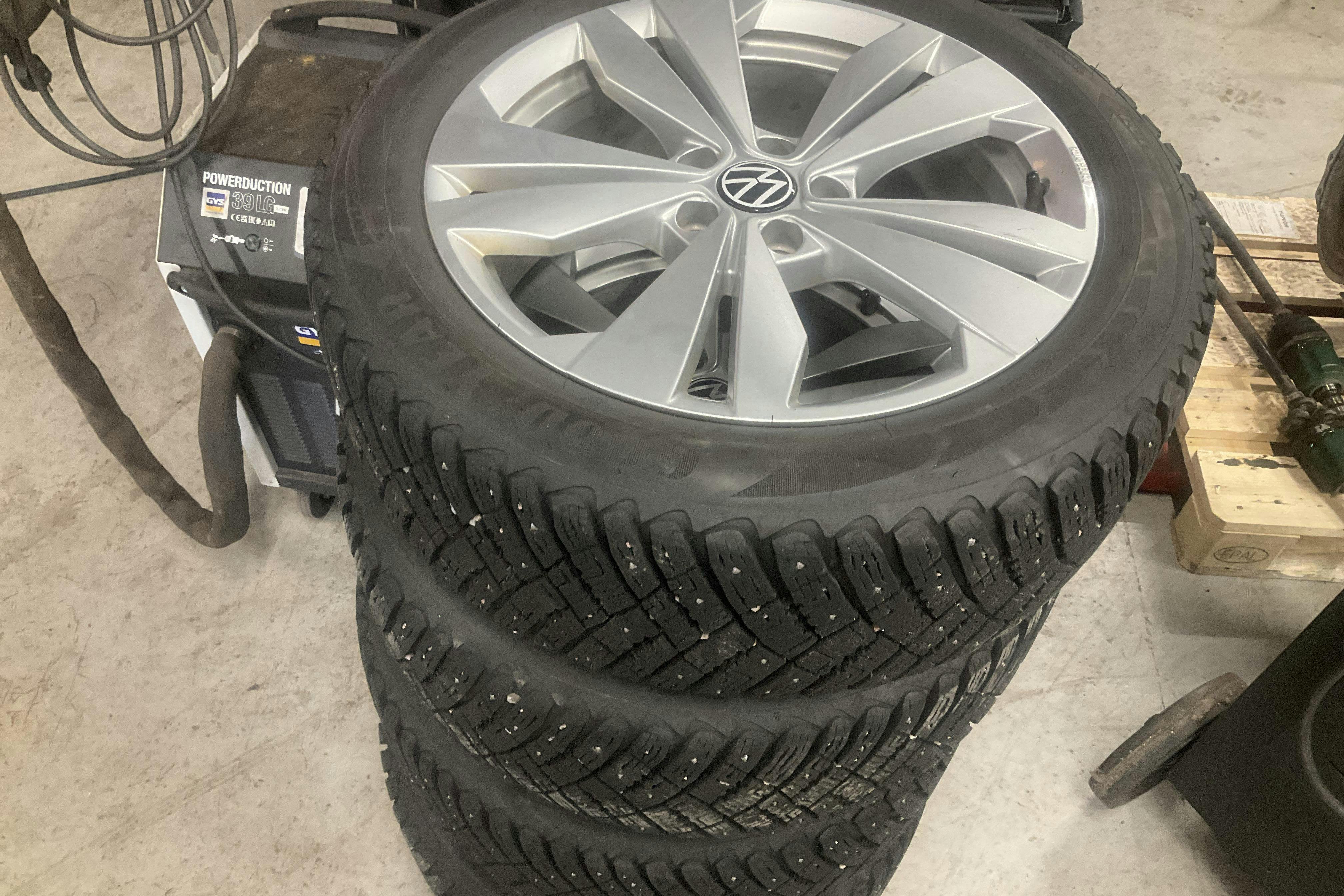 Vehicle Image 15