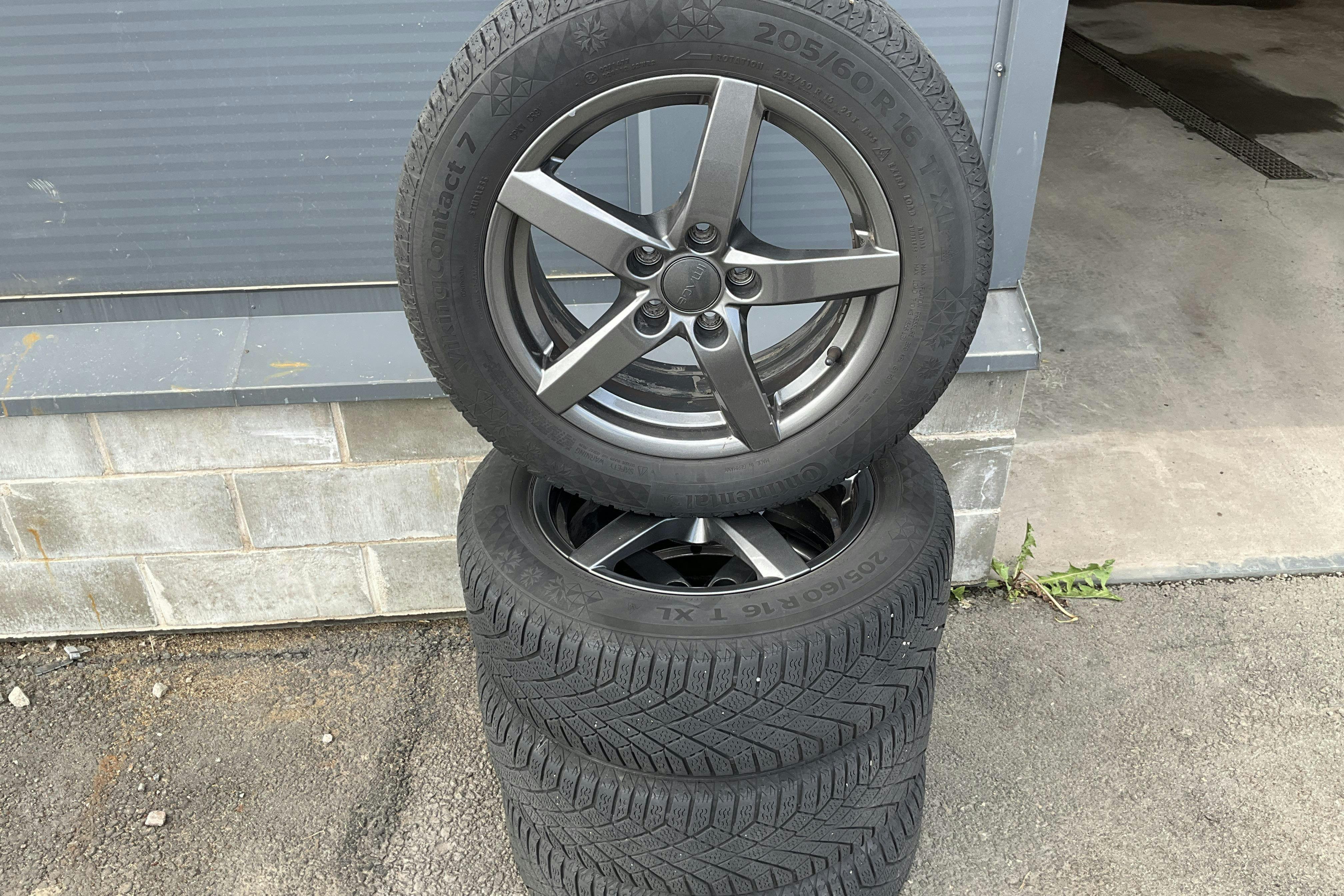 Vehicle Image 15