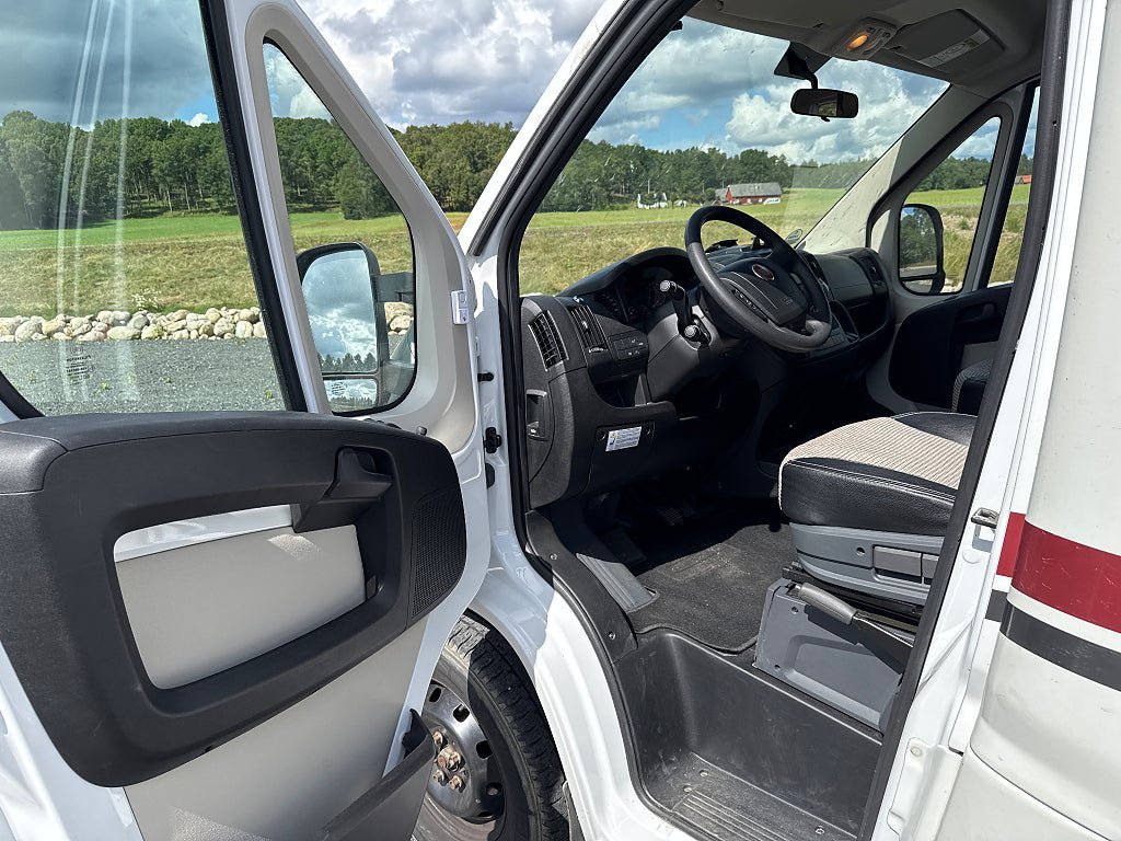 Vehicle Image 24