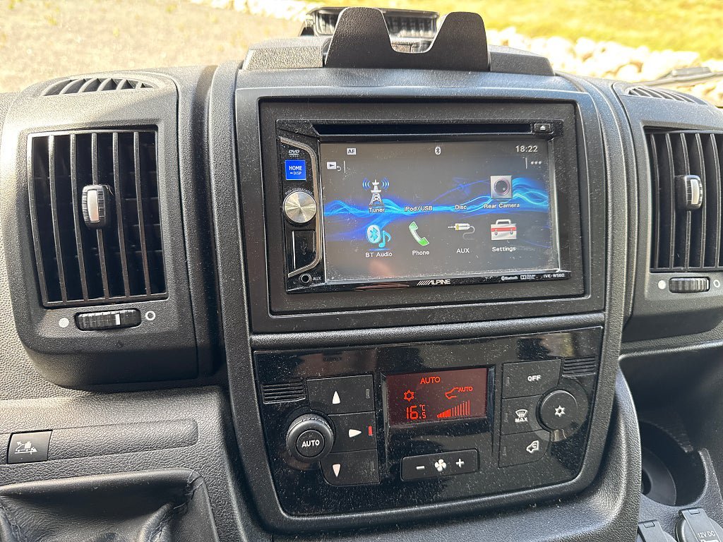 Vehicle Image 25