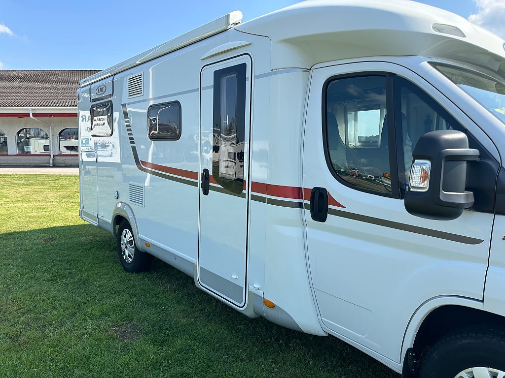 Vehicle Image 32