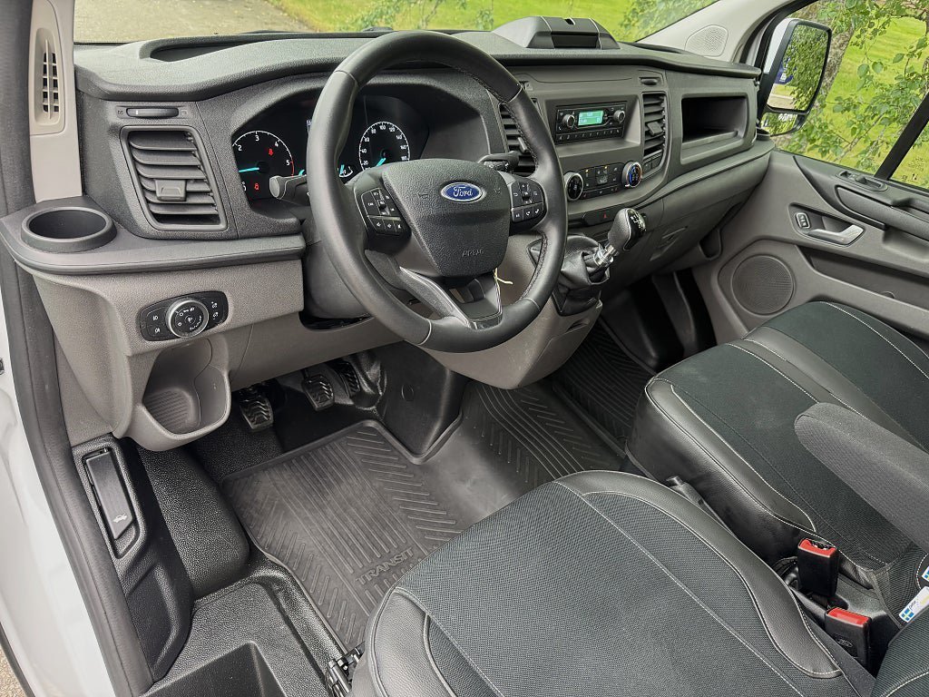 Vehicle Image 13