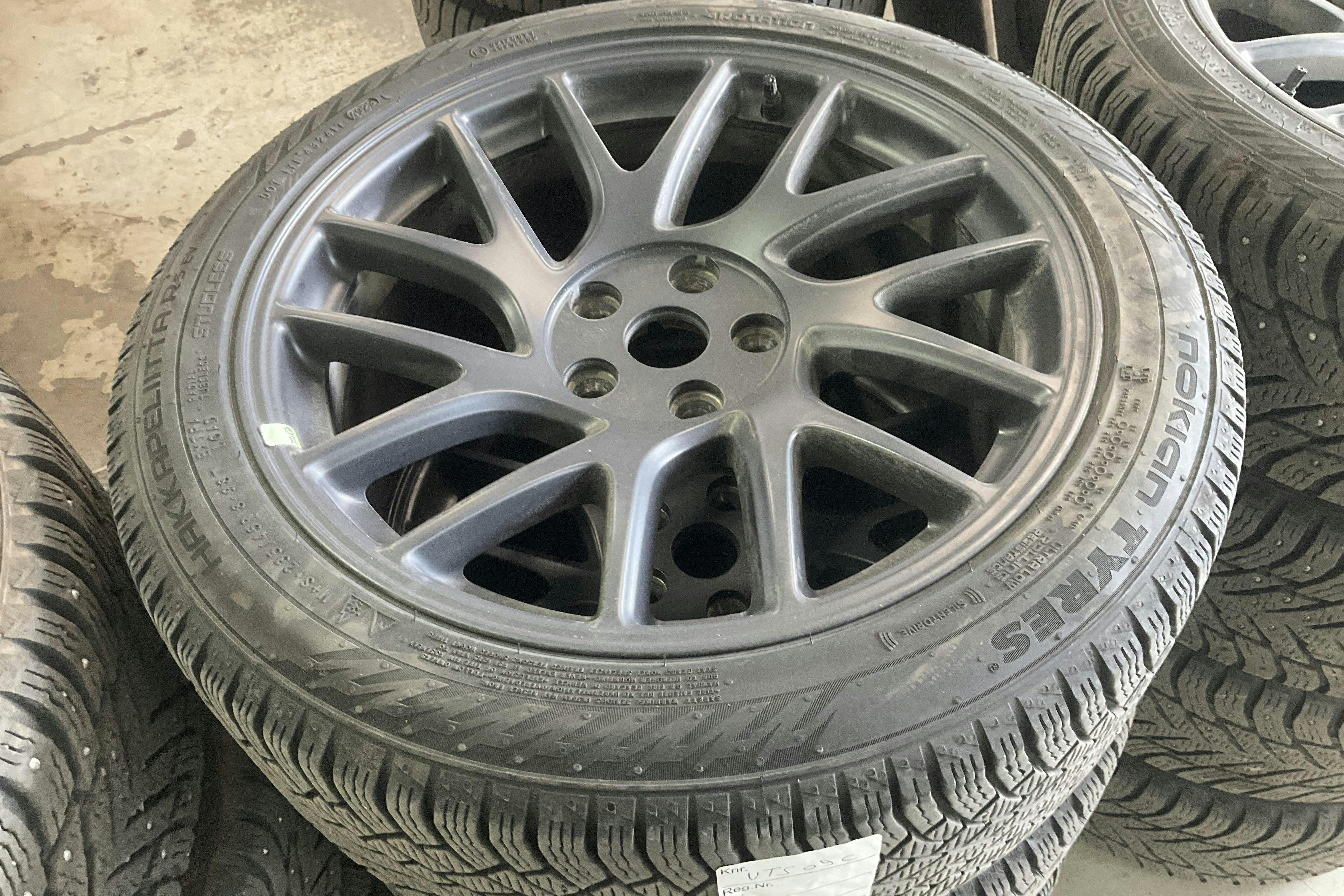 Vehicle Image 12