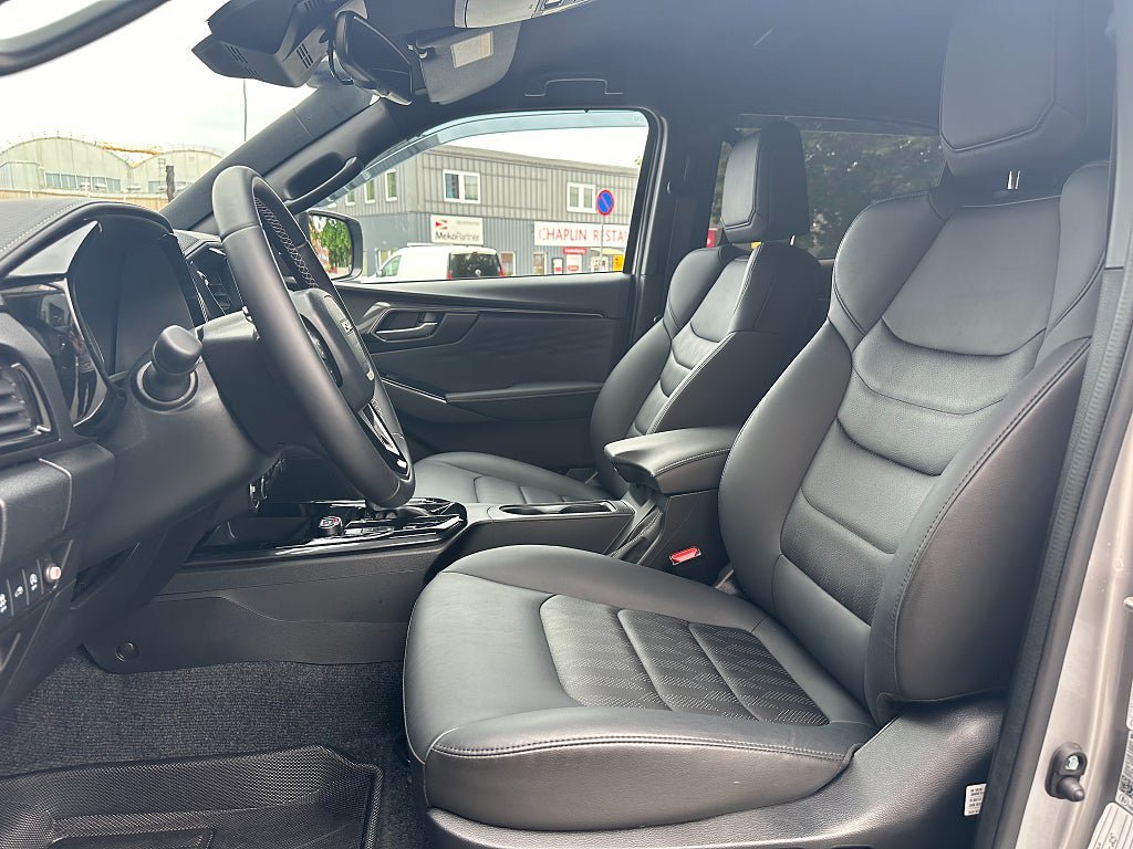 Vehicle Image 14