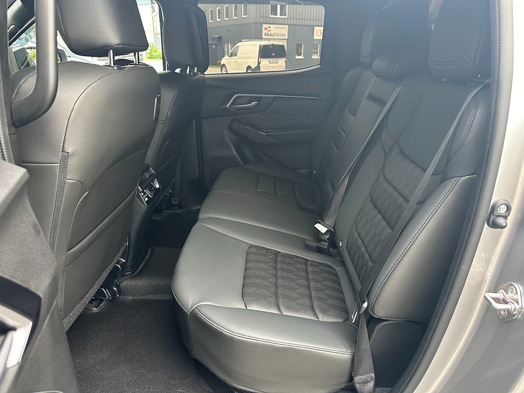Vehicle Image 15