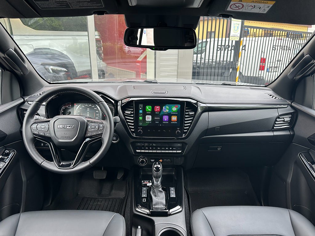 Vehicle Image 16