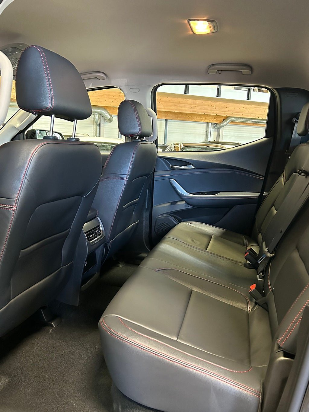 Vehicle Image 7