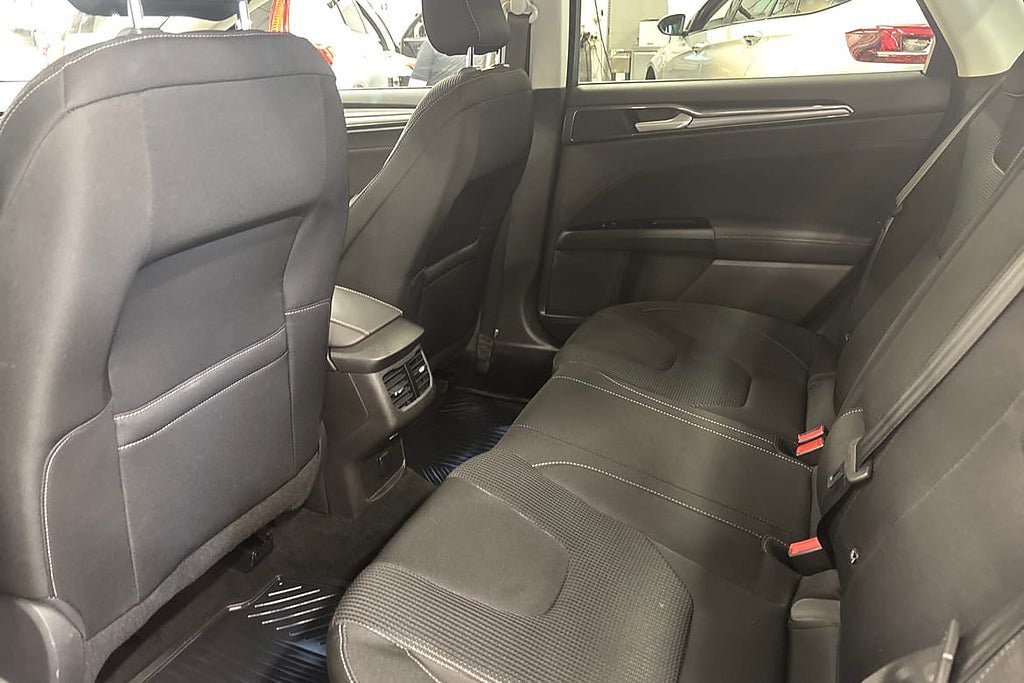 Vehicle Image 12