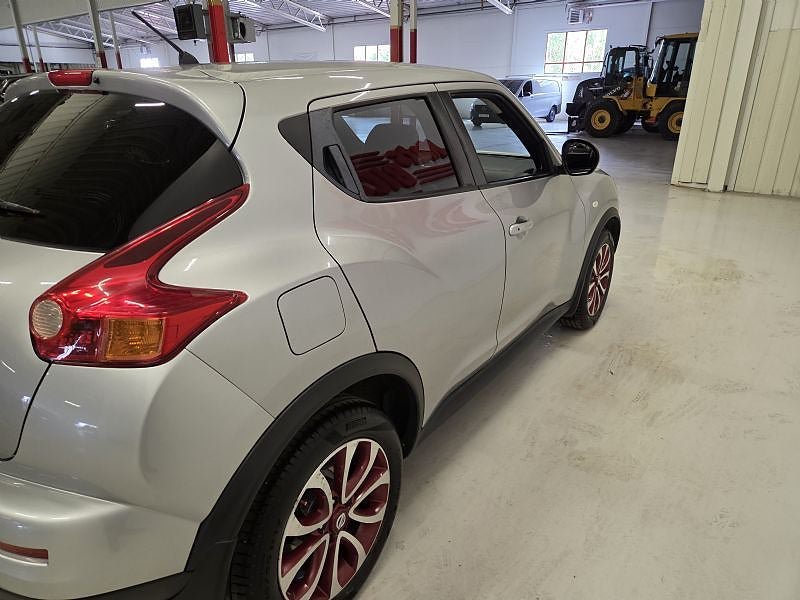 Vehicle Image 6
