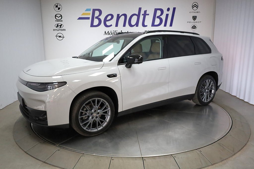 Vehicle Image 4
