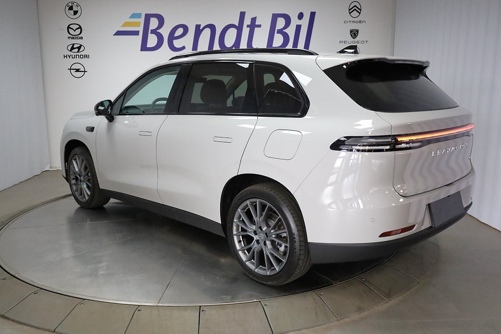 Vehicle Image 7