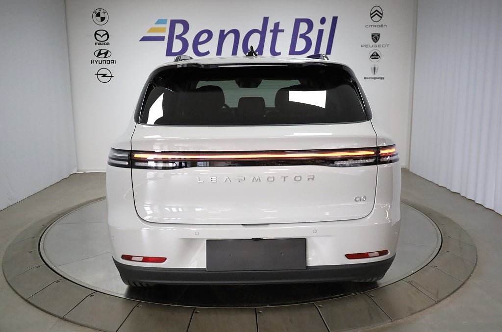 Vehicle Image 8