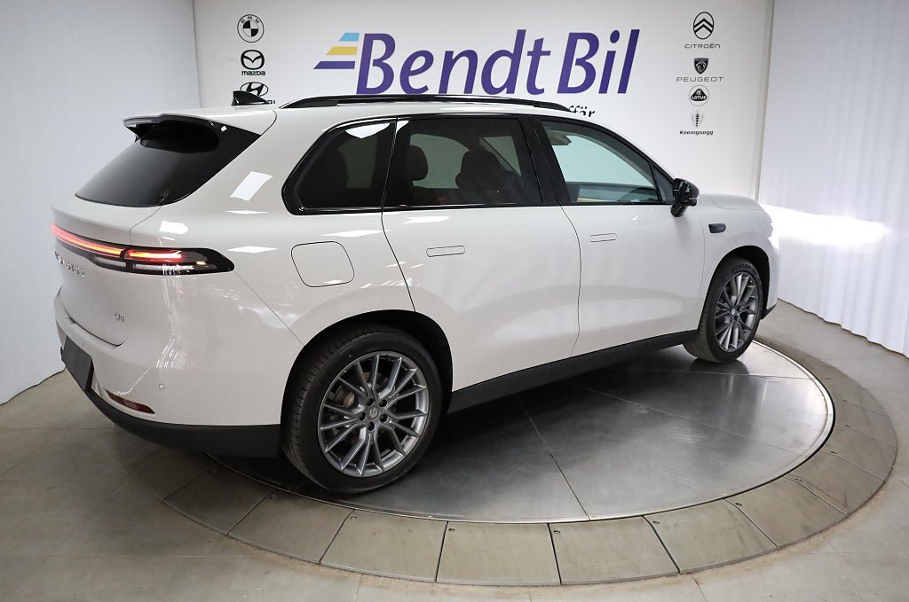 Vehicle Image 16