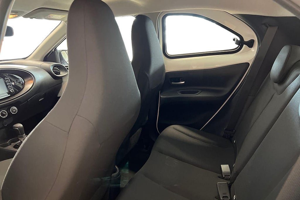 Vehicle Image 11