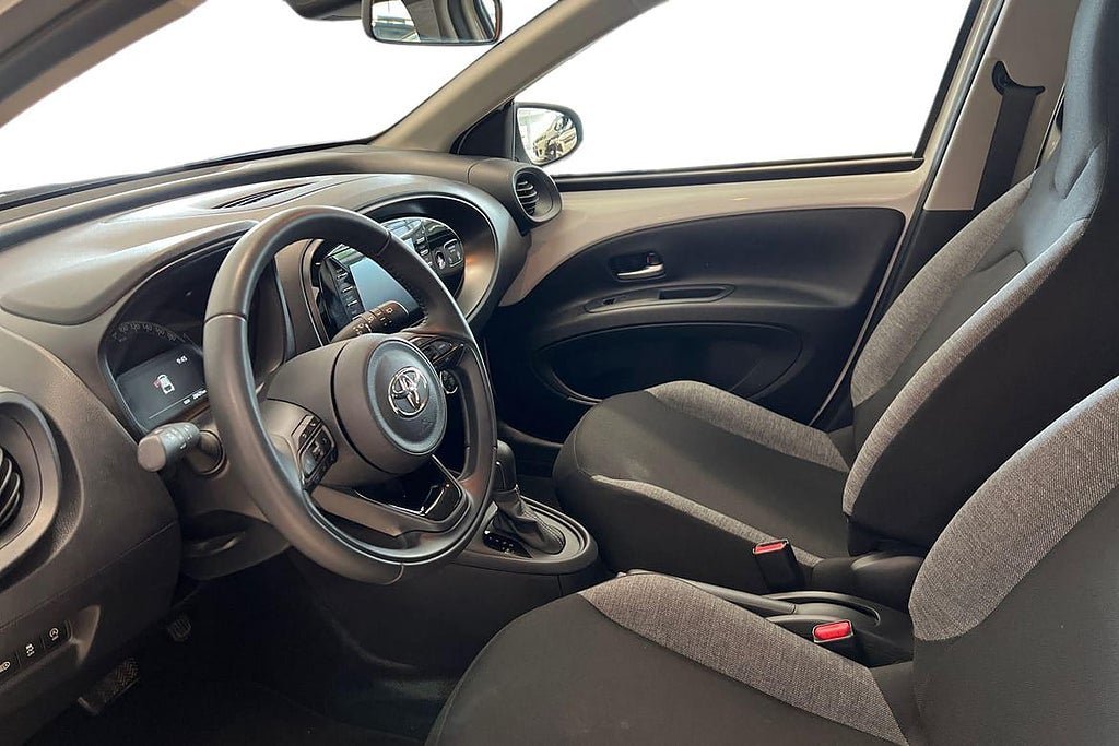 Vehicle Image 12