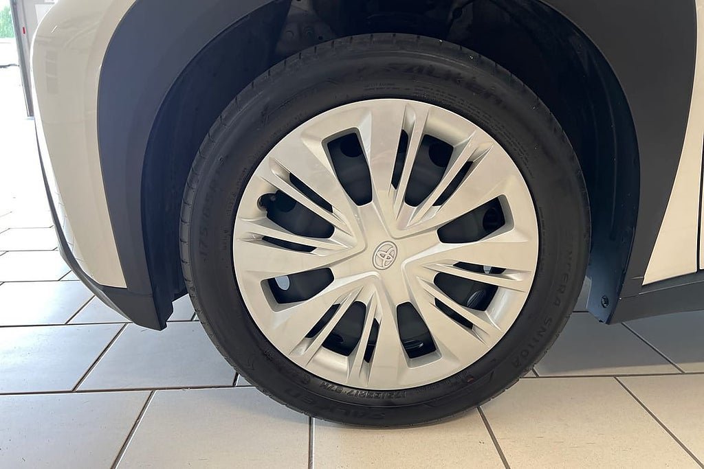 Vehicle Image 15